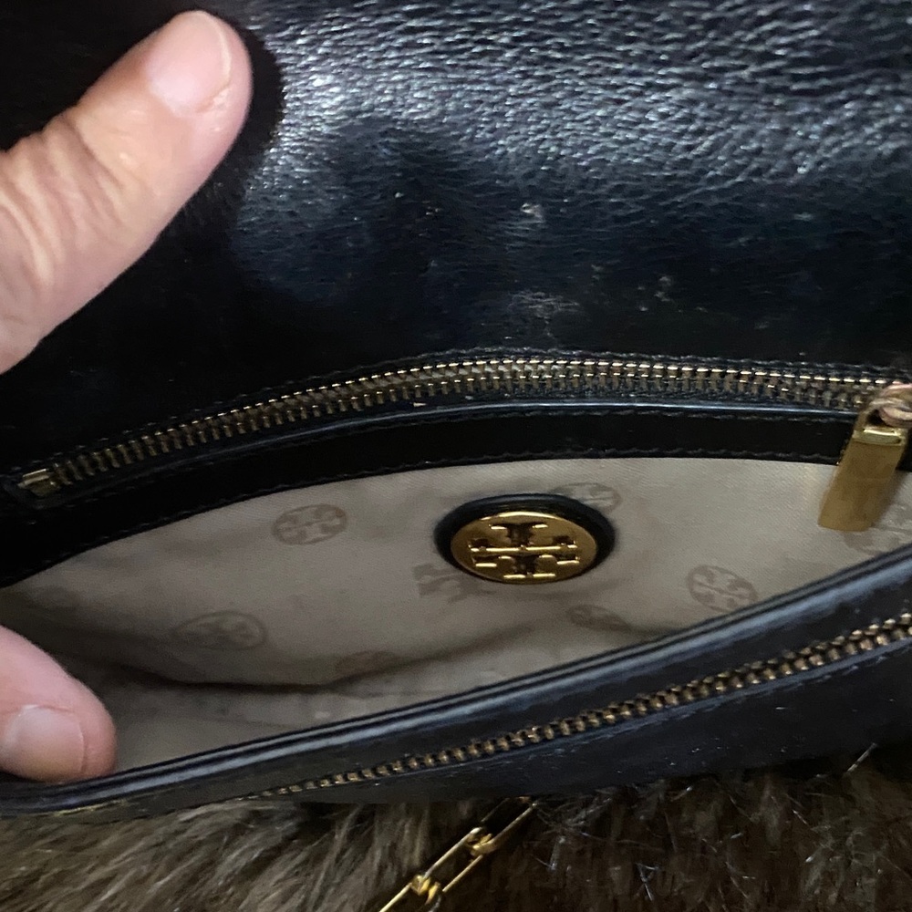 Tory Burch Black and Gold Shoulder Bag - Picture 5 of 5